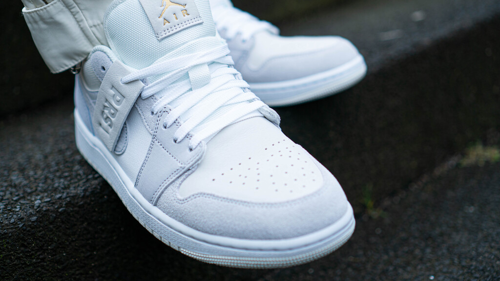 NIKE AIR JORDAN 1 LOW Paris White スニーカー Latest Pickup: Air Jordan 1 Low 'Paris' & Nike Tech Fleece